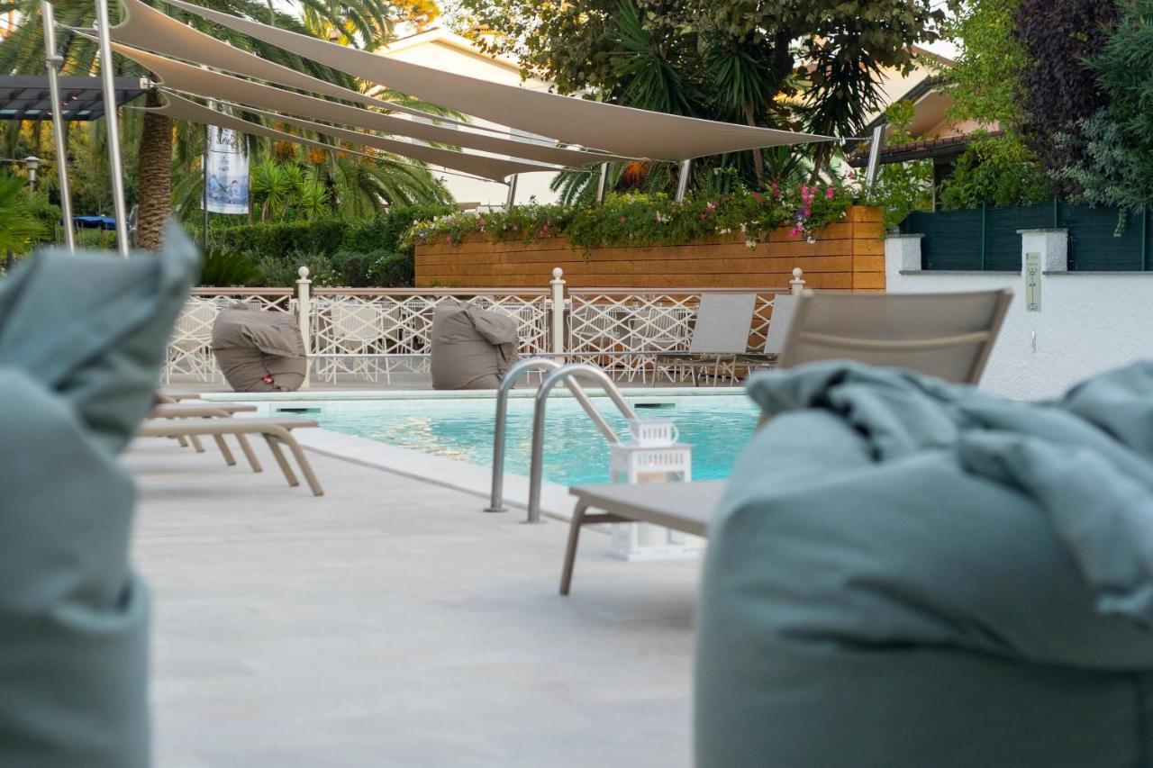 Hotel Tarabella フォルテ・デイ・マルミ エクステリア 写真