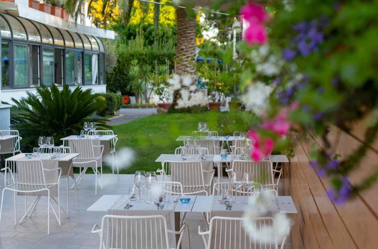 Hotel Tarabella フォルテ・デイ・マルミ エクステリア 写真
