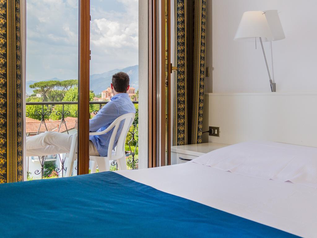 Hotel Tarabella フォルテ・デイ・マルミ 部屋 写真